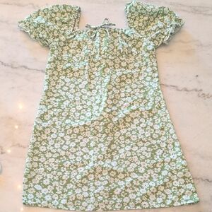 Girls Fall Floral Puff Sleeve Dress in Green and White